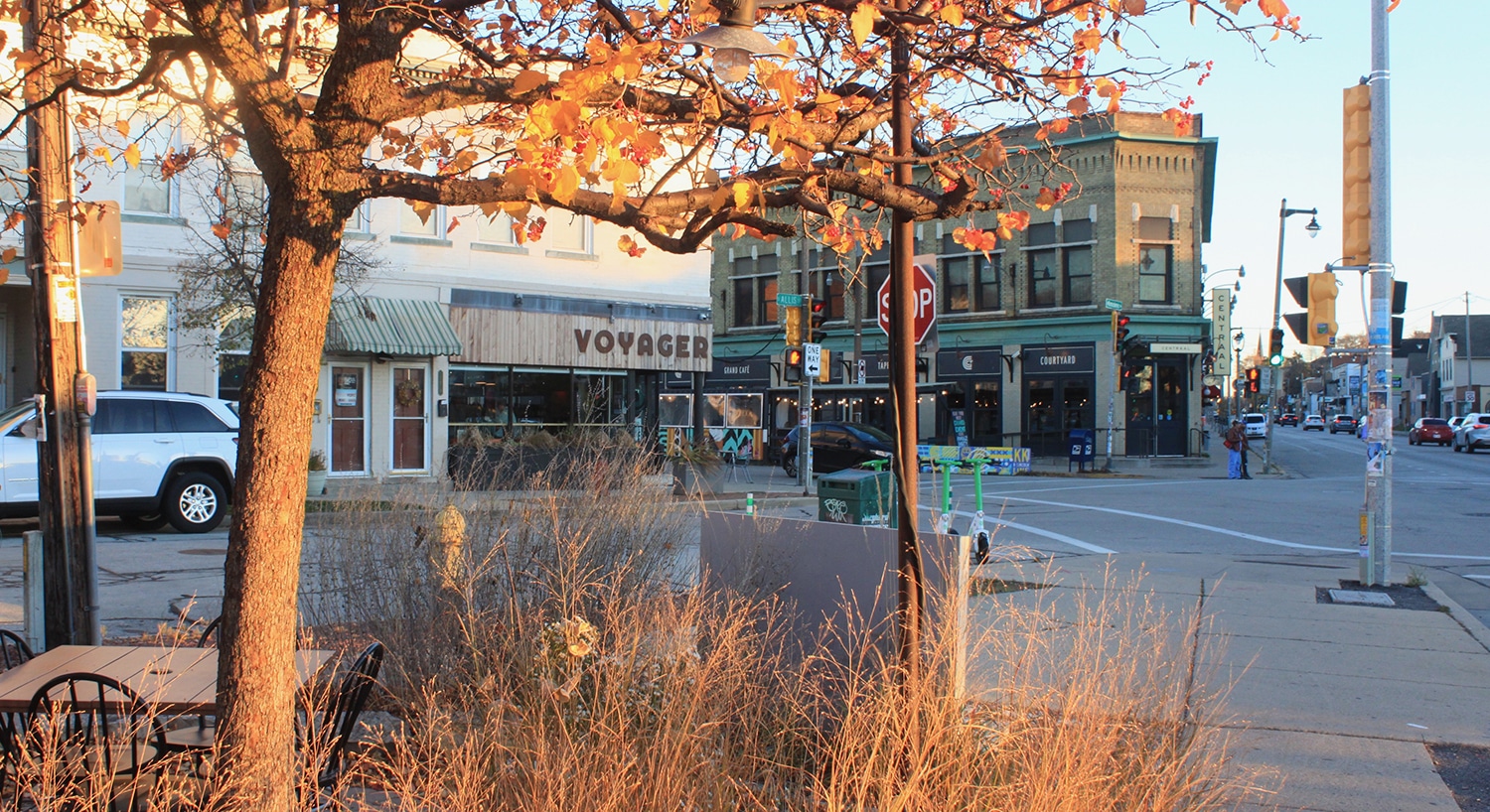 View of the southeast corner of Kinnickinnic, Lincoln and Allis Streets, with businesses including Voyager Wine Bar and Centraal restaurant.